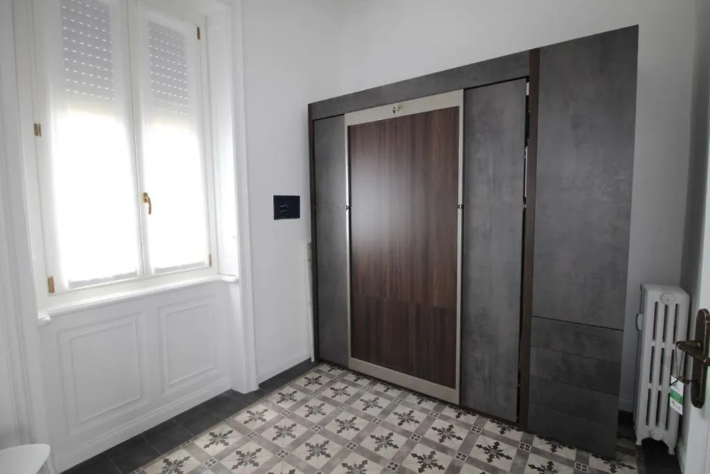 Lacaralele1 Milan