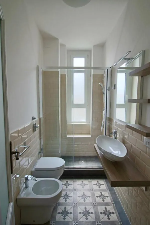 Lacaralele1 Milan Apartment
